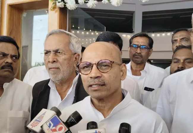 Minister warns hospital heads over drug shortages, ICU gaps, poor sanitation in K’taka